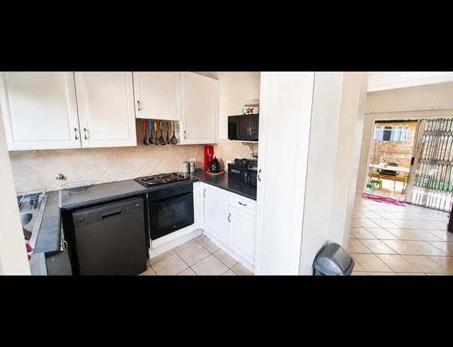 2 BEDROOM TOWNHOUSE FOR SALE IN HIGHVELD